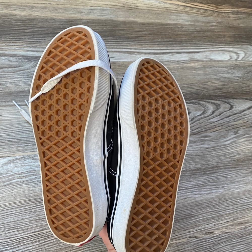 Vans - Picture 3 of 4